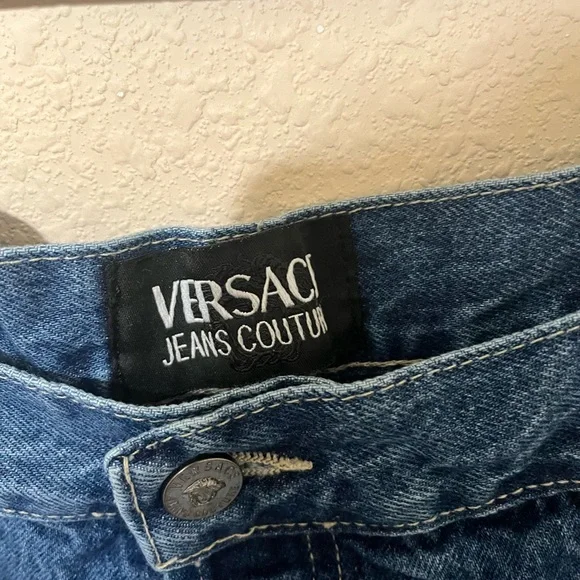 Vintage Versace Ittierre 100% Cotton Italian blue jeans.Italian size 42,56